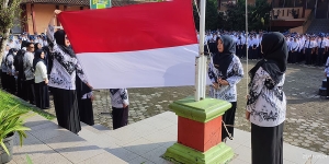 Upacara Hari Guru di SMP Negeri 2 Baturraden Menghormati Pengabdian Pahlawan Tanpa Tanda Jasa